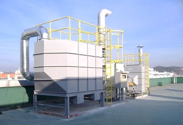 Nhà máy sơn công nghiệp với hệ thống xử lý hơi dung môi phun sơn thân thiện môi trường