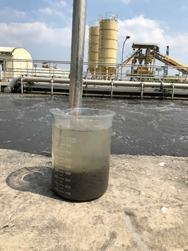 Mẫu bùn hoạt tính trong bể hiếu khí dùng để xác định MLSS